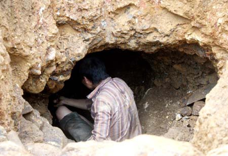 Nhức nhối nạn “lật ruộng” tìm vàng - 2 Nhức nhối nạn “lật ruộng” tìm vàng - 2