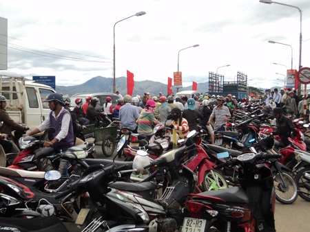 Tìm thấy xác thiếu nữ 17 tuổi sau 11 ngày nhảy cầu tự vẫn - 2