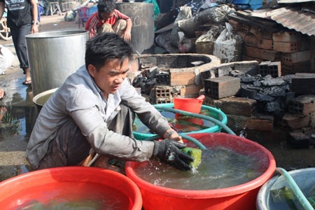 Xóm bánh chưng tất bật nổi lửa - 4