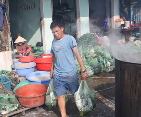 Xóm bánh chưng tất bật nổi lửa - 5