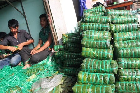 Xóm bánh chưng tất bật nổi lửa - 1