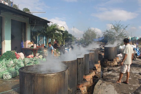 Xóm bánh chưng tất bật nổi lửa - 3