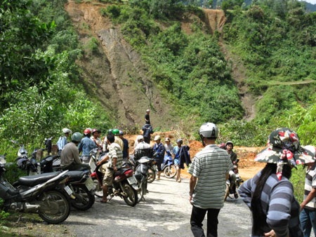 Nhọc nhằn chở Tết lên non - 2 Nhọc nhằn chở Tết lên non - 2