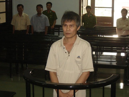 Chửi bới, đe dọa công an rồi đổ “say rượu không biết gì” - 1 Chửi bới, đe dọa công an rồi đổ “say rượu không biết gì” - 1