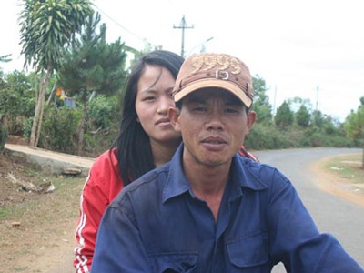 Chìm thuyền đạp vịt, 3 người thoát chết - 1