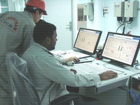 Nhà máy Bio-Ethanol Dung Quất ra mẻ sản phẩm đầu tiên đúng ngày thành lập Đảng - 2 Nhà máy Bio-Ethanol Dung Quất ra mẻ sản phẩm đầu tiên đúng ngày thành lập Đảng - 2