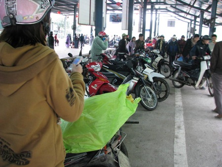 Hàng vạn xe máy “đổ” qua hầm Hải Vân trở lại thành phố - 2 Hàng vạn xe máy “đổ” qua hầm Hải Vân trở lại thành phố - 2