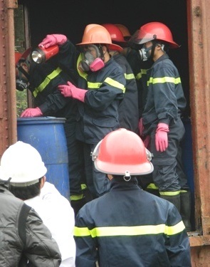 Tàu hỏa bốc mùi axit clohydric - 1