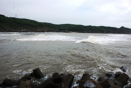 Tàu cá liên tục gặp nạn vì cửa biển bị bồi lấp - 1