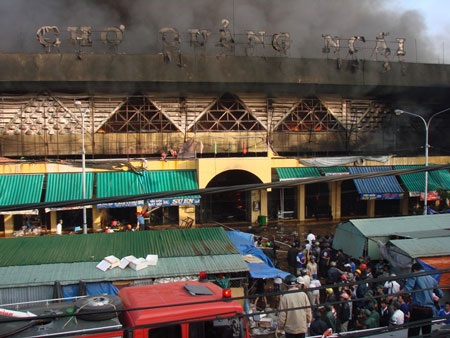 Cháy chợ lớn nhất Quảng Ngãi: Thiệt hại 150 tỷ đồng - 1 Cháy chợ lớn nhất Quảng Ngãi: Thiệt hại 150 tỷ đồng - 1