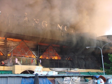 Cháy chợ kinh hoàng, 700 ki-ốt chìm trong biển lửa - 7