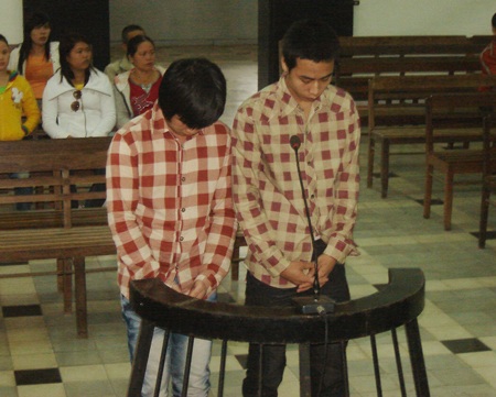 Kẻ cướp dùng mũ bảo hiểm ném người truy đuổi đến chết - 1