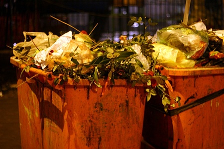 Hoa vứt đầy đường sau… Lễ Tình nhân - 2