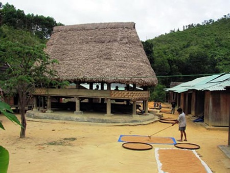 Làng đẻ con trên võng - 2