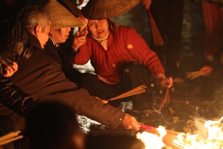 Hội “lấy đỏ” hiếm gặp ở Hà Nội - 11