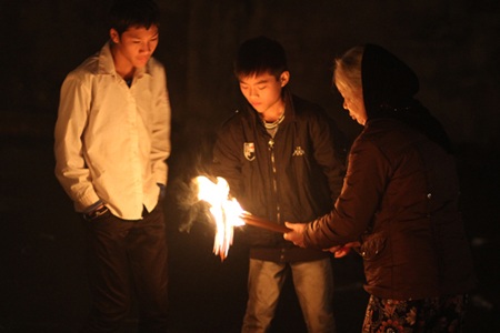 Hội “lấy đỏ” hiếm gặp ở Hà Nội - 13