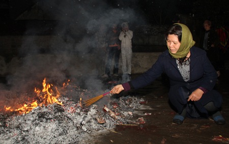 Hội “lấy đỏ” hiếm gặp ở Hà Nội - 16