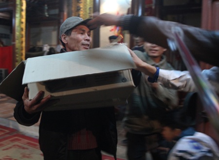 Hội “lấy đỏ” hiếm gặp ở Hà Nội - 4