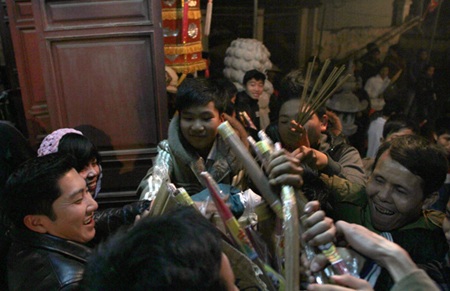 Hội “lấy đỏ” hiếm gặp ở Hà Nội - 5