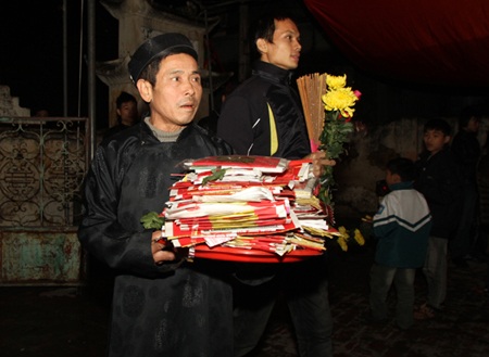 Hội “lấy đỏ” hiếm gặp ở Hà Nội - 6