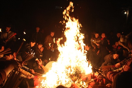 Hội “lấy đỏ” hiếm gặp ở Hà Nội - 9