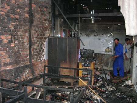 Thảm họa cháy nổ bình gas giáng lên những phận nghèo - 2 Thảm họa cháy nổ bình gas giáng lên những phận nghèo - 2