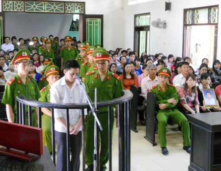 Sinh viên giết hại bé 8 tuổi lãnh án tù chung thân - 3 Sinh viên giết hại bé 8 tuổi lãnh án tù chung thân - 3