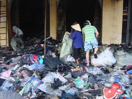 Bới đống tro tàn, tiểu thương tìm lại được hơn 50 cây vàng - 8