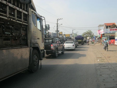 Tử vong vì bị xe container kéo lê hơn 50m - 2