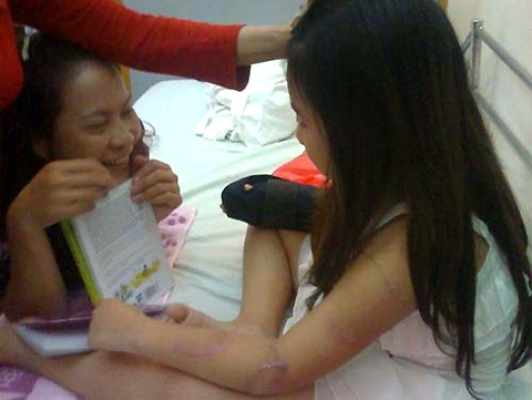 Bé Bích kiên cường khi biết cả gia đình bị sát hại - 1 Bé Bích kiên cường khi biết cả gia đình bị sát hại