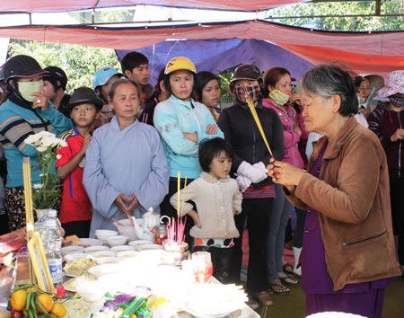 Làm lễ nguyện cầu cho 12 ngư dân đi biển không về