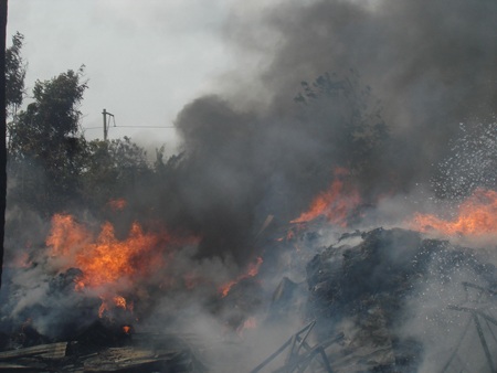 Cơ sở chăn ga gối biến thành đống tro tàn