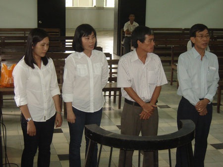 Y án sơ thẩm đối với bộ tứ PGĐ, kế toán, thủ kho - 1 Y án sơ thẩm đối với bộ tứ PGĐ, kế toán, thủ kho