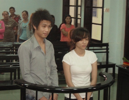 Đôi tình nhân trẻ cùng hầu tòa vì ma túy - 1 Đôi tình nhân trẻ cùng hầu tòa vì ma túy