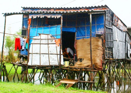 Đột nhập xóm “nhà sàn” trên.... mặt nước - 4