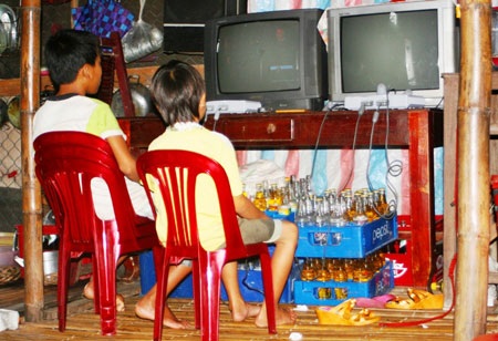 Đột nhập xóm “nhà sàn” trên.... mặt nước - 8