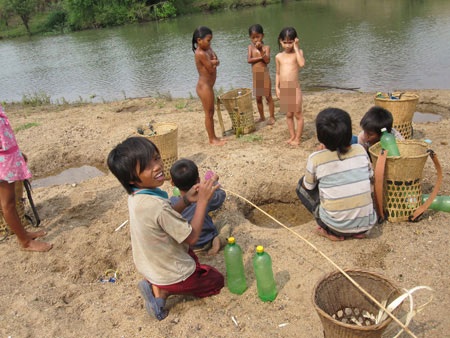 Nước giếng để giặt, nước sông để... ăn