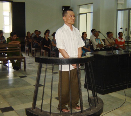 Kẻ đâm chết người vì bị nhắc đi ngủ lĩnh 19 năm tù - 1 Kẻ đâm chết người vì bị nhắc đi ngủ lĩnh 19 năm tù