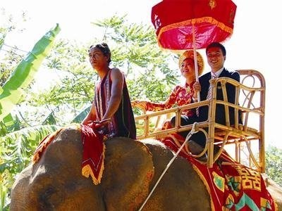 Những chiếc xe cưới có một không hai ở Việt Nam