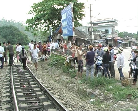 Bị tàu hỏa tông, cháu bé 10 tuổi thiệt mạng