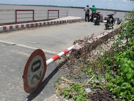 Tan hoang một bến phà hơn 40 tỉ đồng - 4 Tan hoang một bến phà hơn 40 tỉ đồng