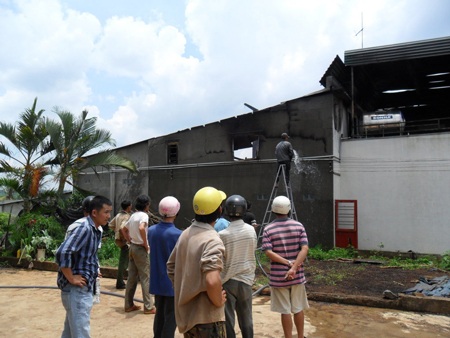 Cháy 2 nhà dân, thiêu rụi kho hàng mỹ nghệ