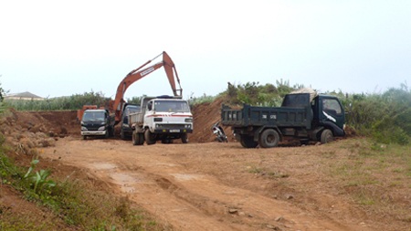 Giếng Vua hàng trăm năm tuổi đang bị “bức tử”?