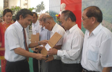 Trao lại hồ sơ, kỷ vật của hơn 5.500 cán bộ đi B