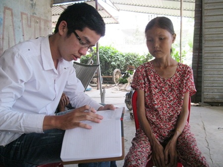 Kỳ lạ cô gái 14 năm ăn suốt ngày và nôn liên tục