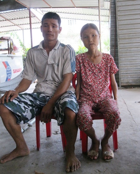 Kỳ lạ cô gái 14 năm ăn suốt ngày và nôn liên tục