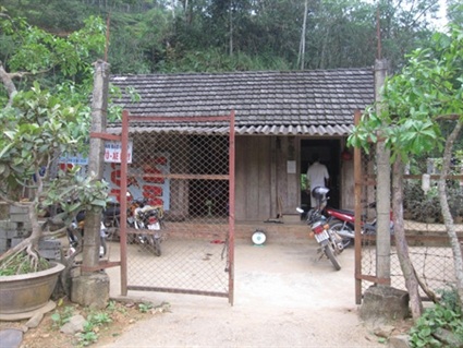 Vì con chim cảnh, tự chặt đứt bàn tay rồi... cho vào nồi luộc 