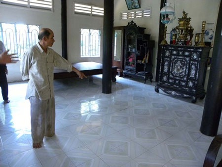 Bộ trường kỷ trăm năm tuổi “không cánh mà bay” - 2 Bộ trường kỷ trăm năm tuổi “không cánh mà bay”