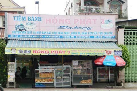 Tiệm bánh “bán dòi” vẫn ngang nhiên hoạt động - 2 Tiệm bánh “bán dòi” vẫn ngang nhiên hoạt động