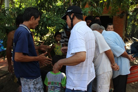 Xóm nhỏ xôn xao vì bắt được cua đinh nặng hơn 30kg